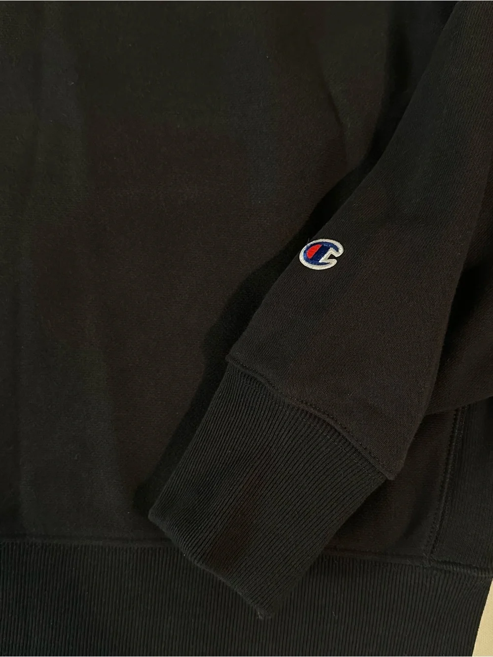CHAMPION - MENS - HALF ZIP BLACK SWEATER